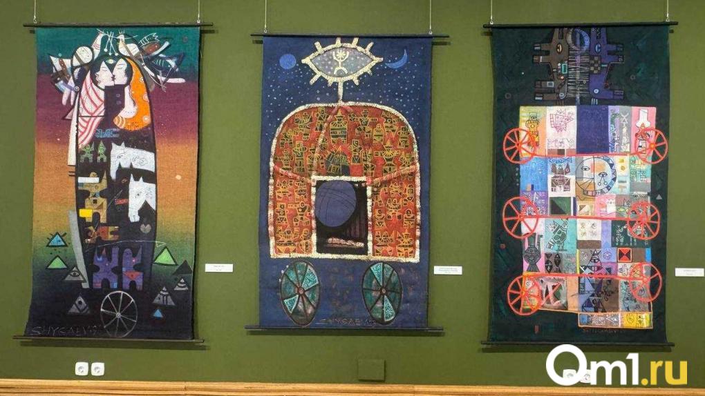 В Омске открылась выставка художника Шыгаева, вдохновлённая Чингизом Айтматовым