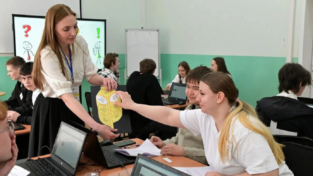 Преподаватели омских колледжей получат премии губернатора Омской области