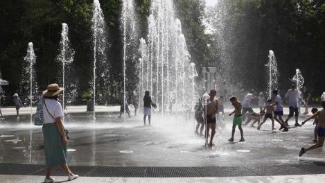 В парках Новосибирска стартовала подготовка к летнему сезону