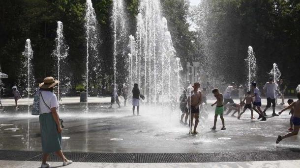 В парках Новосибирска стартовала подготовка к летнему сезону