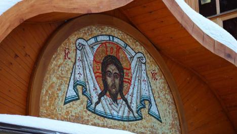 Игра в «битки» и яйца со стразами — в Новосибирске выяснили, как зумеры празднуют Пасху