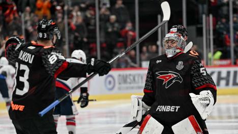 Вратарь «Авангарда» установил рекорд КХЛ по результативности