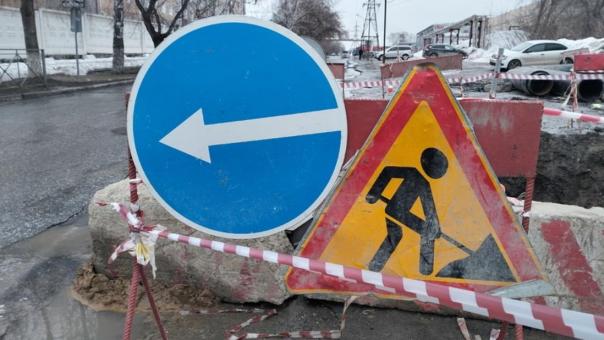 В Октябрьском районе Новосибирска перекрыли дорогу из-за подтопления