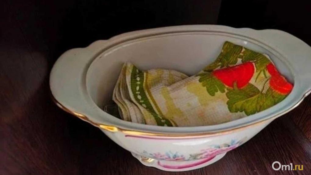 В Омской области сосед украл у пенсионера 40 тысяч рублей из фарфоровой супницы