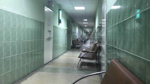 «Боль была адской»: жительница Новосибирска сломала ногу на гололёде в центре города
