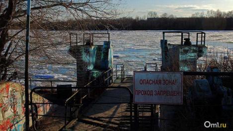 Штормовое предупреждение: на Омскую область обрушатся дождь и ураганный ветер