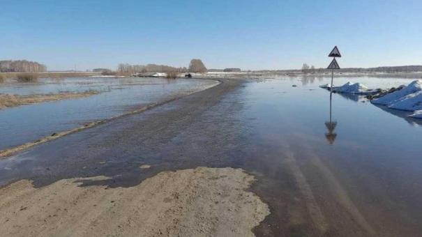 Дорогу к деревне Хабаровский под Новосибирском полностью закрыли из-за паводка
