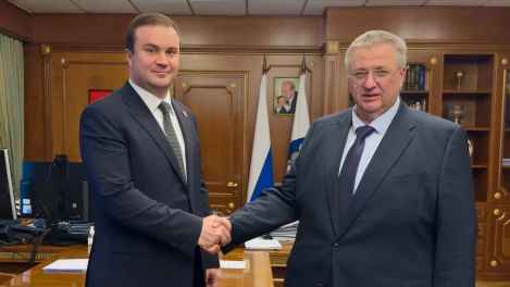 Хоценко обсудил с вице-премьером Оверчуком международные события, намеченные в Омске