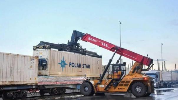 Пробная партия 200 тонн апельсинов из Египта прибыла в Новосибирск на поезде