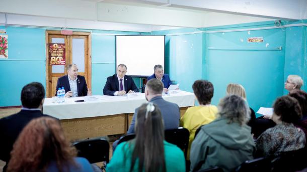 Дмитрий Перминов и Дмитрий Шишкин встретились с представителями КТОСов Амурского поселка