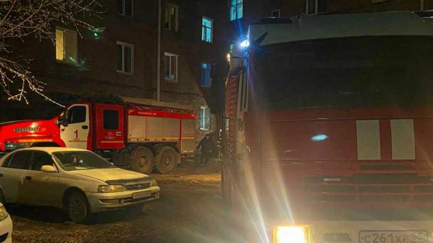 Из горящей пятиэтажки самостоятельно эвакуировалось 59 омичей