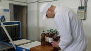 Омские заключённые делают тонну яблочного сока в день