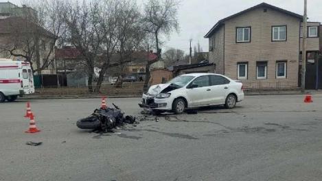 В Омске водитель иномарки сбил мотоциклиста на перекрёстке