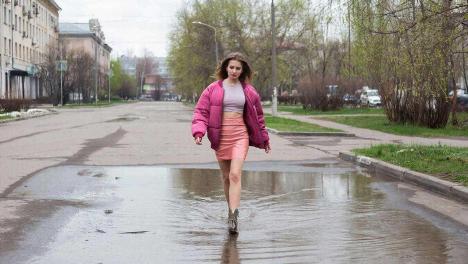 Тренды 2026 VS новосибирские лужи: что сейчас в моде и можно ли спастись от сибирской весны в стильных вещах — ответ стилиста