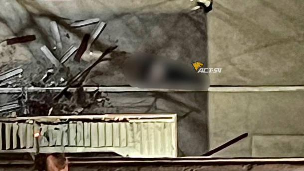 В Новосибирске мужчина выпал из окна на козырёк подъезда