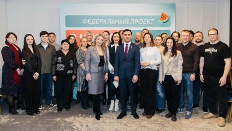 Чтобы дети были сыты и здоровы: в Новосибирске партия «Новые люди» провела городское родительское собрание о школьном питании