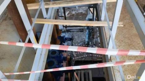 В Искитимском районе рабочий упал с высоты на стройке и скончался в больнице на следующий день