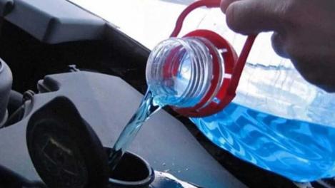 Роспотребнадзор предупредил новосибирцев об опасной стеклоомывающей жидкости