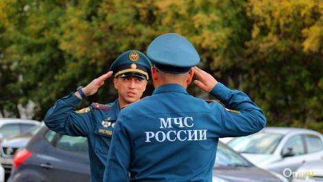 Спасатели подорвали лёд на реке Карасук в Кочковском районе для борьбы с паводком