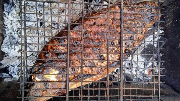 В Новосибирске открылась необычная точка уличной еды — фургон «Жареный карась»