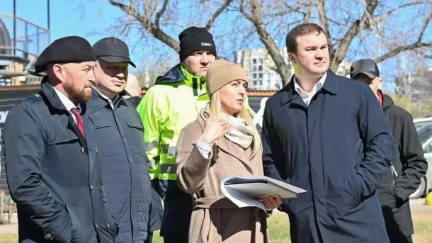 Губернатор Хоценко проверил ход ремонта набережной Тухачевского