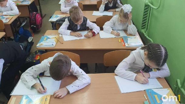 Губернатор Омской области направил дополнительно 660 млн рублей на образование