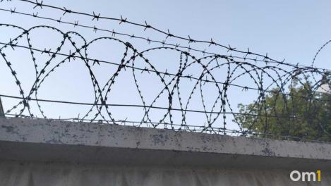Военнослужащий из Новосибирска получил три года условно за избиение женщины металлической тростью.