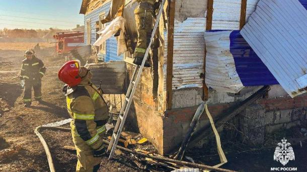 Пожар в Омском районе: в селе Надеждино горел двухэтажный дом