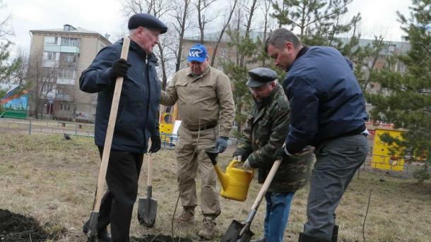 Мэр Омска Сергей Шелест принял участие в среднике в Ленинском округе