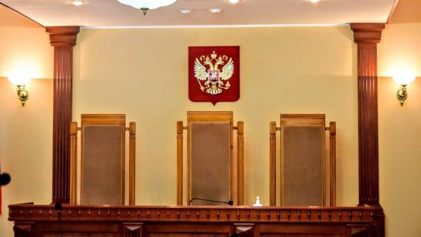 Приёмщица в Новосибирске получила срок за 1 млн рублей взяток