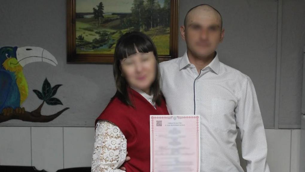 В омской колонии 4 осуждённый женился на своей возлюбленной спустя 5 лет отношений