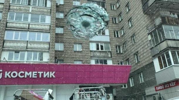 Неизвестный расстрелял автомобиль женщины с инвалидностью в центре Новосибирска