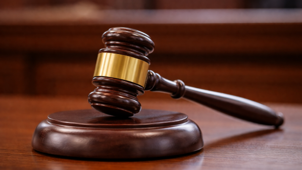 Деньги взял, ограждения не поставил: в Новосибирске будут судить директора фирмы, обманувшего заказчиков