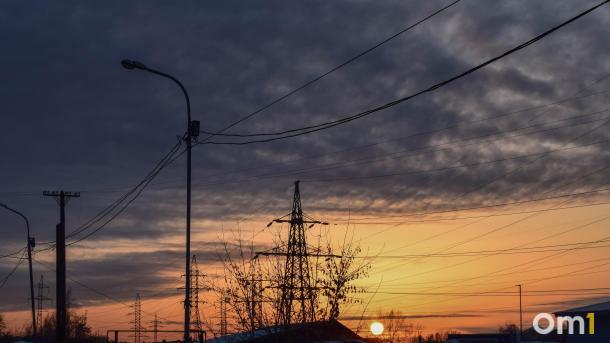 Без света, но ненадолго: в микрорайоне Родники в Новосибирске экстренно восстанавливают повреждённый кабель