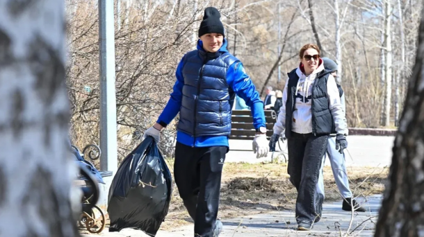 На субботник в Омской области вышли около 100 тысяч омичей