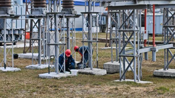 Сотрудники «Россети Сибирь» провели субботник на всех энергообъектах региона