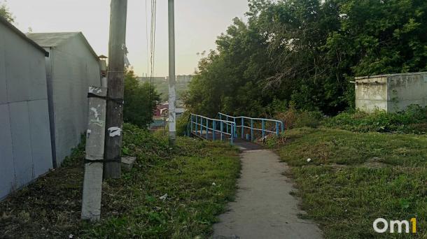 На «внутренней окраине» центра Омска отремонтируют лестницу