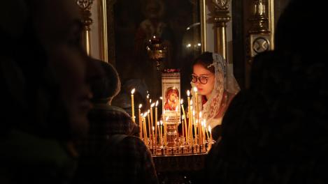 Священник рассказал новосибирцам, как правильно молиться на кладбище в Радоницу