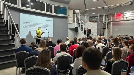 «Башня» на Маркса впервые приняла Тотальный диктант — директор креативного центра рассказала, справилась ли площадка с акцией