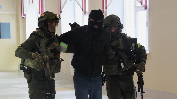 В Новосибирской школе Росгвардия задержала «вооружённого нарушителя»