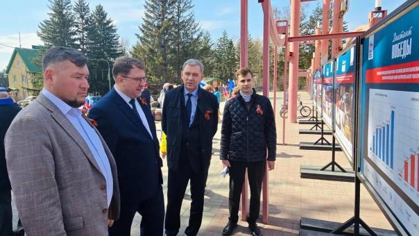 Перед «Диктантом Победы» в Омске состоялся автопробег ретро-автомобилей
