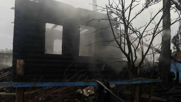 Погибли дети и женщина: после страшного пожара под Новосибирском возбудили уголовное дело