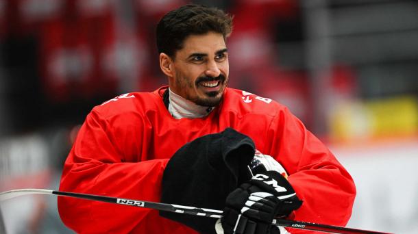 У кого больше? Хоккеисты «Авангарда» показали длину своих бород