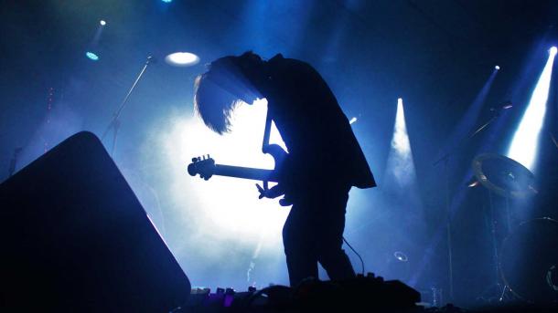 ИИ-кавер Уэста на «Седую ночь» заработал 10 млн рублей, но автор остался без гроша — продюсер объяснил, кому принадлежат авторские права