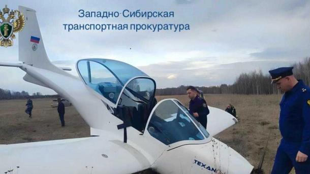 В Омской области самолёт совершил вынужденную посадку в поле у деревни Малокулачье