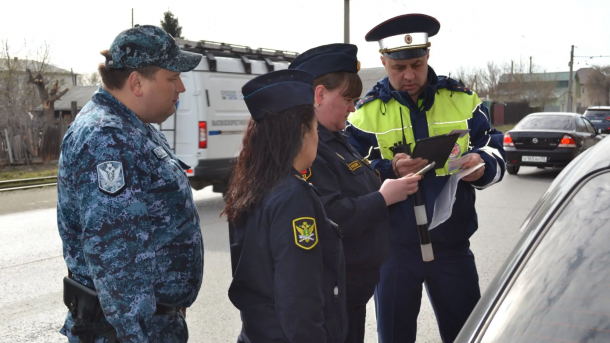 Приставы и полиция объединились, чтобы сделать из омичей пешеходов