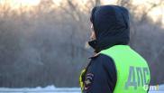 В Омской области пьяная водительница с подростком в салоне уходила от ДПС и врезалась в столб