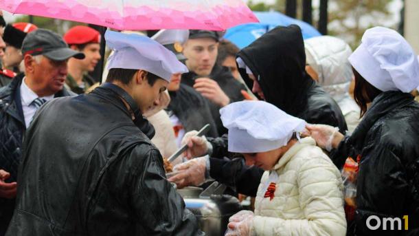 Омичей бесплатно угостят солдатской кашей в преддверии 9 Мая