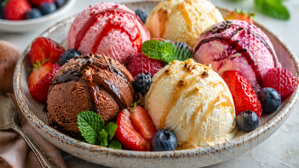 Омичи перед жарким летом остались без двух тонн мороженого