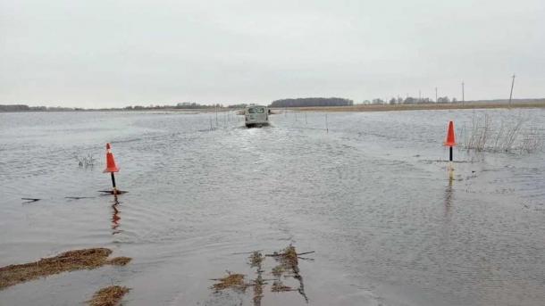 Дорога между двумя сёлами исчезла под водой в Новосибирской области